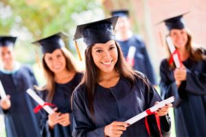 Девушка получила диплом нового образца